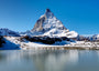 Fine Art Print des Matterhorns in der Schweiz mit See im Vordergrund und blauem Himmel